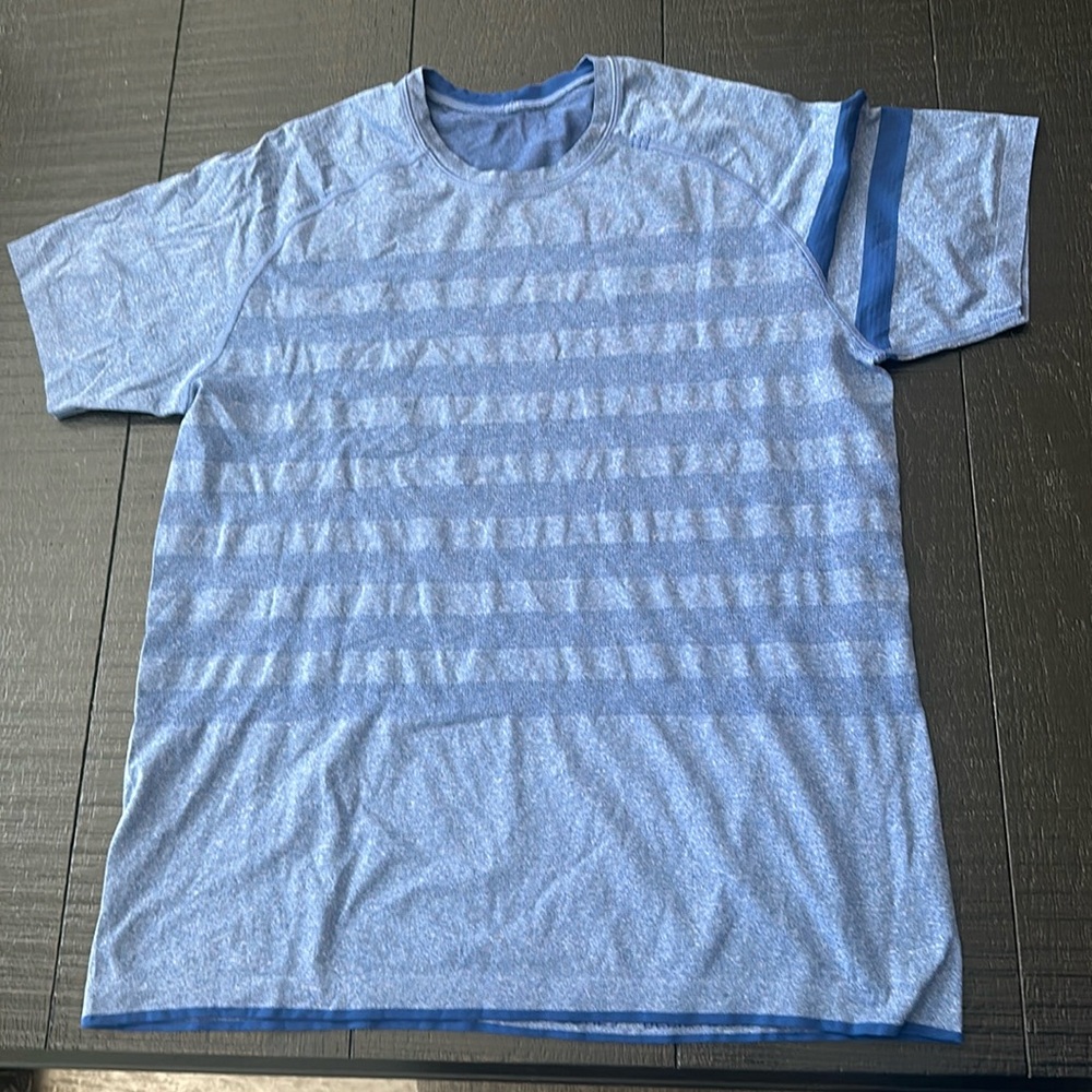 Men's lululemon tshirt size large, blue